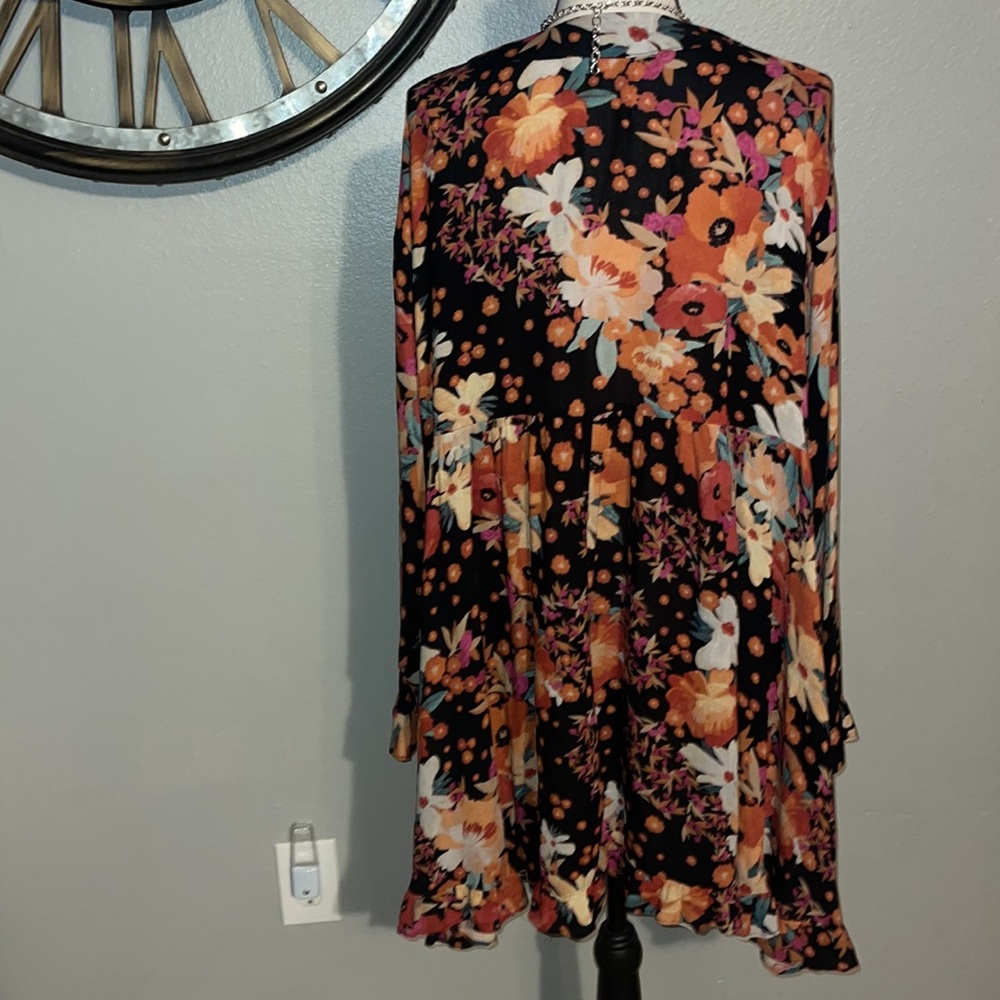 RACHEL ZOE OVERSIZED BUTTON DOWN SMOCK TOP. - Picture 8 of 8